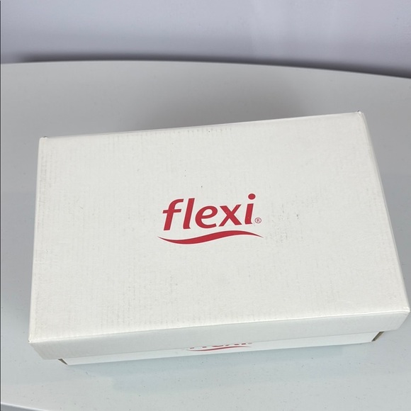 Vintage Flexi Black Wedge with Strappy Design 3” Heels Sandals - Picture 12 of 13